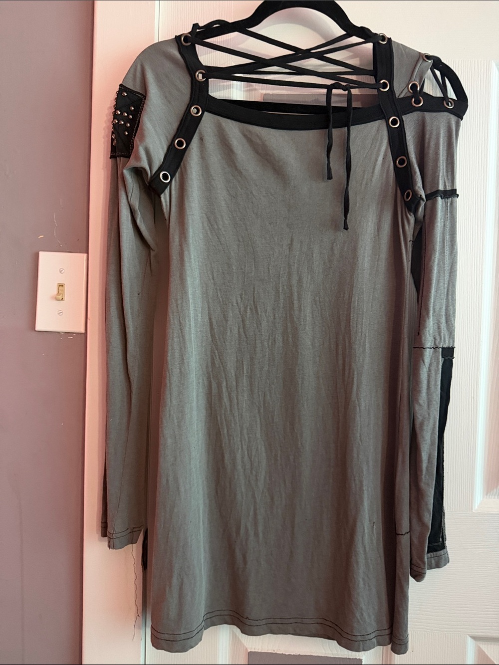 Salvage Vintage Y2K Women’s Long-Sleeve Graphic Tunic Top - Gray/Black - Picture 2 of 3